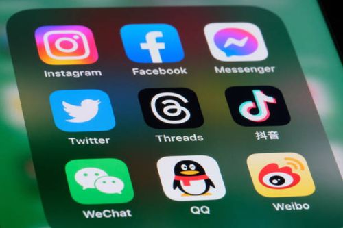 Threads, Twitter, Instagram, Facebook, Wechat, Tencent QQ, Messenger, TikTok(Douyin) and Sina Weibo app icon on screen Shanghai,China-July 6th 2023: Threads, Twitter, Instagram, Facebook, Wechat, Tencent QQ, Messenger, TikTok(Douyin) and Sina Weibo app icon on screen. Assorted social media platform application software weibo stock pictures, royalty-free photos & images