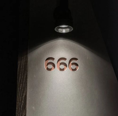 Sign Hotel Room Number 666 — Stock Photo, Image