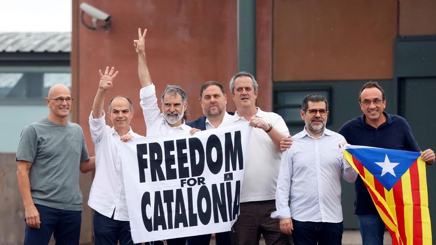 Els presos polítics sortint de la presó, indultats