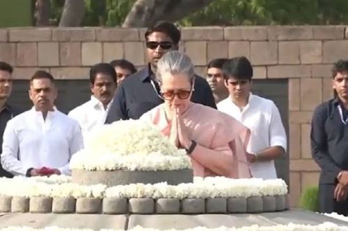 Sonia Gandhi, Mallikarjun Kharge pay homage to former PM Rajiv Gandhi on his death anniversary