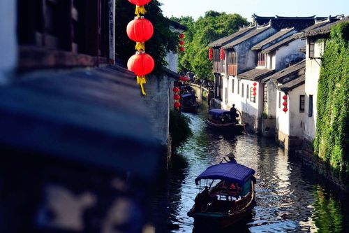 Market stalls in Zhouzhuang Water Town