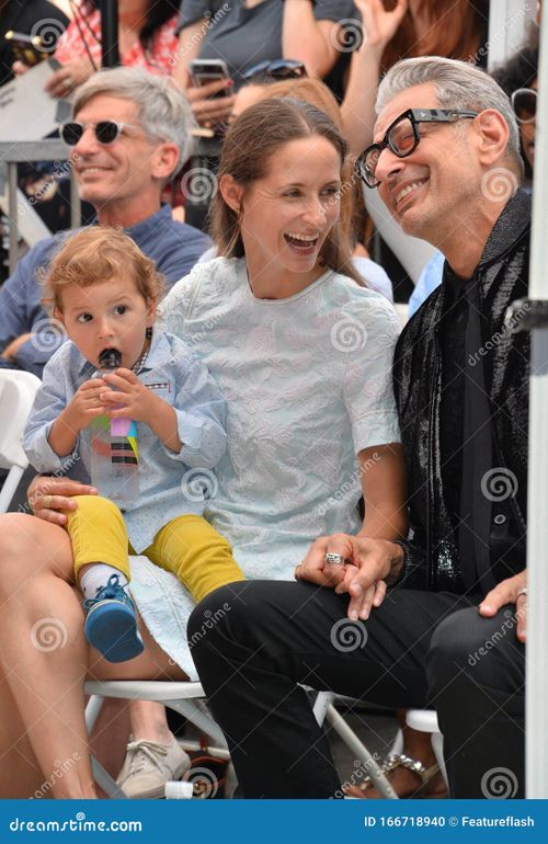 LOS ANGELES, CA - 14. Juni 2018: Jeff Goldblum, Emilie Livingston & River Joe Goldblum beim Hollywood Walk of Fame Star Zeremony, Ehrendarsteller Jeff Goldblum