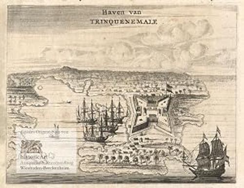 Seller image for Haven van Trinquenemale. Ansicht von Fort Frederick und Hafen von Trincomalee auf Ceylon aus der Vogelschau, im Hafen und auf See Segelschiffe der holländischen Vereinigten Ostindischen Companie. Original-Kupferstich bei Philipp Baldaeus 1672 for sale by historicArt Antiquariat & Kunsthandlung