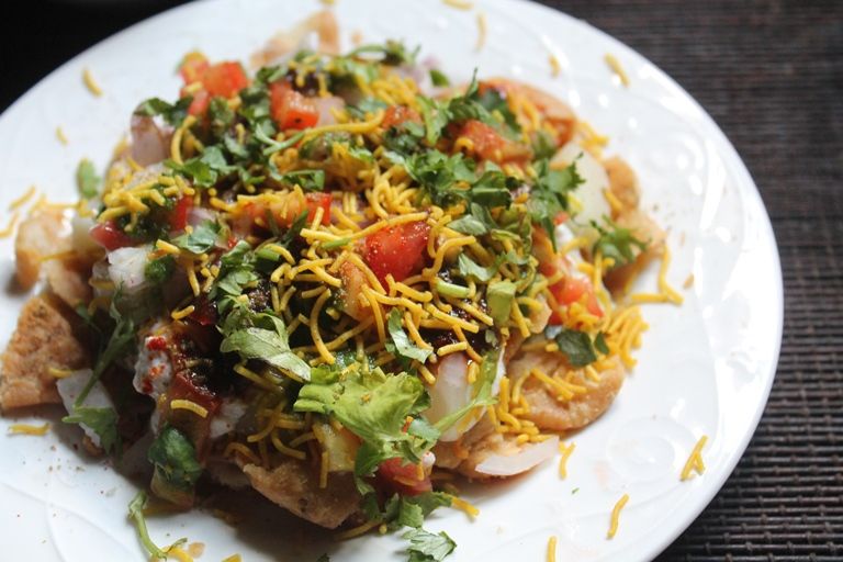 Tired of eating samosas, then try this new recipe of Dahi Samosa Chaat