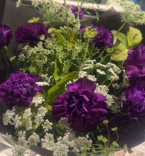 r/flowers - a bouquet of fresh flowers.