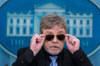 'Star Wars' actor Mark Hamill drops by White House for a visit with 'Joe-bi-Wan Kenobi'