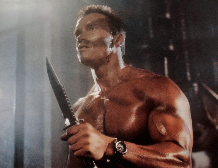 Arnold Schwarzenegger in movie Commando holding the famous Commando Knife