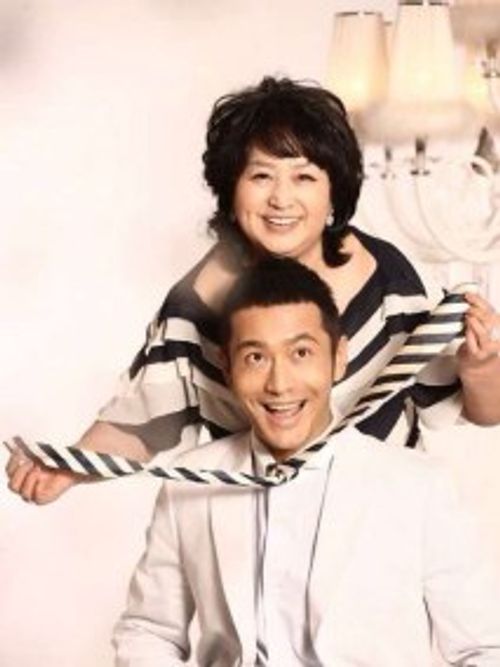 黄晓明童年照全家福