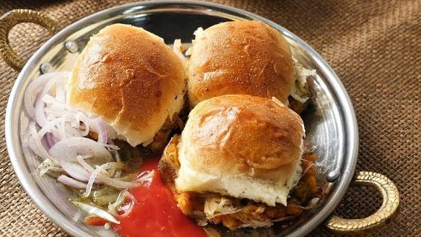 Bun Kabab Karachi Walay With Chutney Raita Recipe