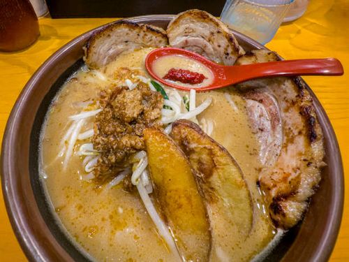 hokkaido miso ramen with torched char siu - douban stock pictures, royalty-free photos & images