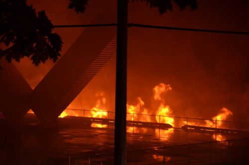 Click to play video: 'Massive fire engulfs New Westminster’s Pier Park'