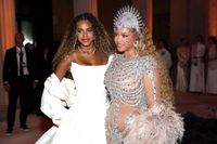 Blue Ivy, 14, Looks Like Mom Beyoncé With Waist-Length Blonde Curls as She Performs With Dad Jay-Z - instyle.com