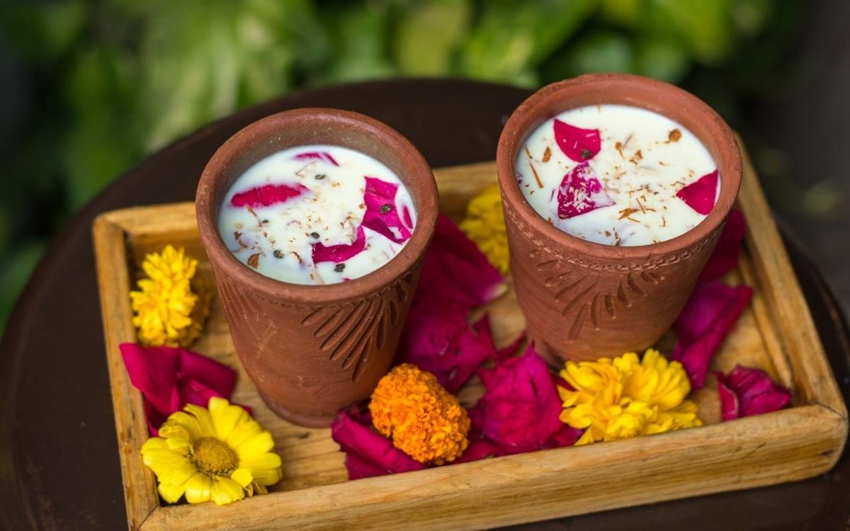 Holi Festival of Colors drinks - Thandai and other refreshing beverages