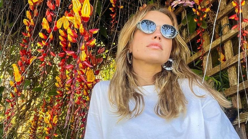 Juliana Didone abre álbum de fotos