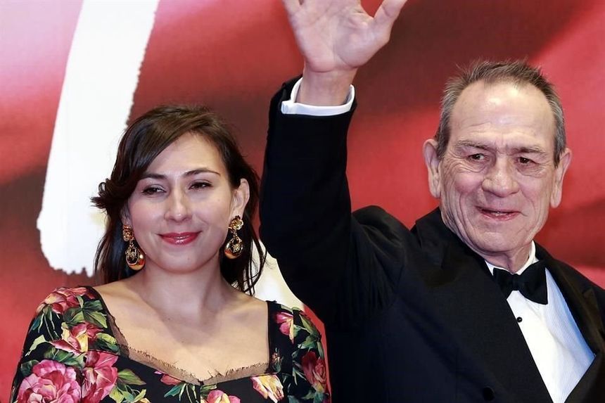 Victoria Kafka Jones, hija del actor Tommy Lee Jones, fue hallada muerta en un hotel de lujo en San Francisco; se investiga la causa.