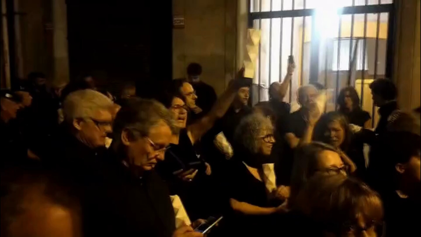 Un grup dels cantaires que s'han expulsat de la Sagrada Família