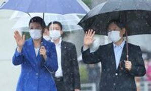 〈皇室と地方公務〉天皇陛下は「雨男」それとも「晴れ男」？雅子さまと到着した空港では2度も雨風がおさまり青空が
