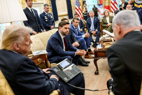 President Donald Trump leads a trilateral phone call with Israeli Prime Minister Benjamin Netanyahu and Qatari Prime Minister Mohammed bin Abdulrahman bin Jassim Al Thani discussing the U.S. peace plan for Gaza, Monday, September 29, 2025, in the Oval Office. (Official White House Photo by Daniel Torok)