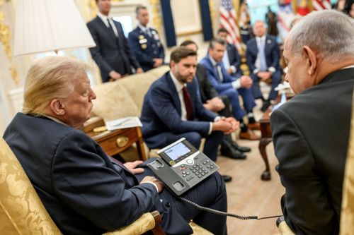 President Donald Trump leads a trilateral phone call with Israeli Prime Minister Benjamin Netanyahu and Qatari Prime Minister Mohammed bin Abdulrahman bin Jassim Al Thani discussing the U.S. peace plan for Gaza, Monday, September 29, 2025, in the Oval Office. (Official White House Photo by Daniel Torok)
