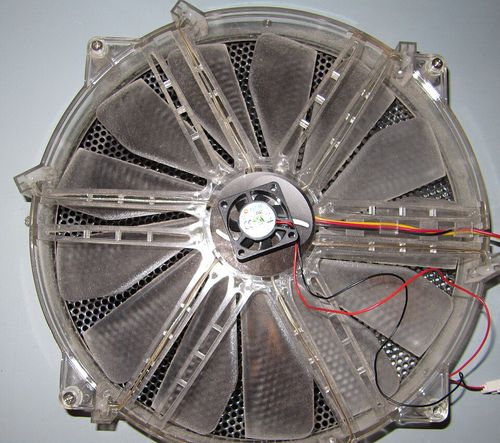computer fan comparison sharkoon 250mm vs titan 30mm cropped