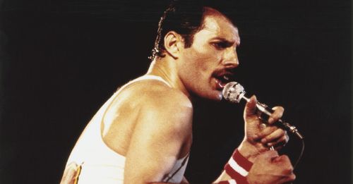 Freddie Mercury, la causa della morte del leader dei Queen: “Voleva tenere la faccenda privata”