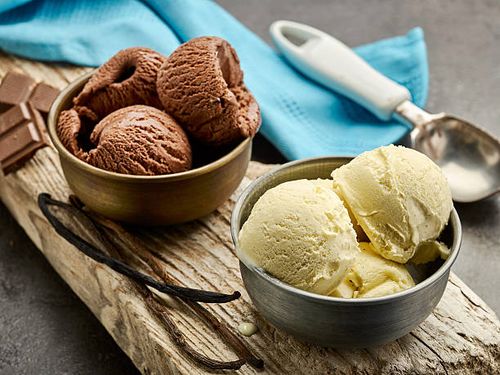 vanilla and chocolate ice cream vanilla and chocolate ice cream on wooden board chocolate and vanilla ice cream stock pictures, royalty-free photos & images