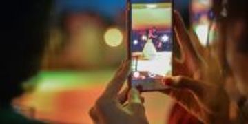 直播电商：抖音、快手、视频号上演“刀光剑影”