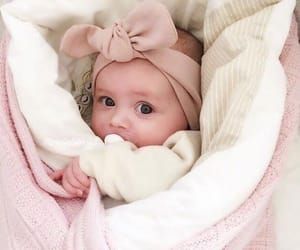 تفسير حلم حمل طفلة رضيعة للعزباء والمتزوجة والحامل Baby Photoshoot Cute Little Baby Cute Babies