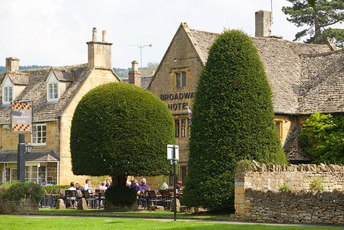 Broadway Hotel