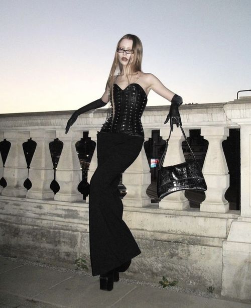 Glamour Goth Outfit, Goth Black Tie Outfit, Haute Goth Outfits, Rich Goth Outfits, Bayonetta Fashion Aesthetic, Goth Formal Outfit, Goth Siren Outfit, Matrix Goth Fashion, Goth Red Carpet