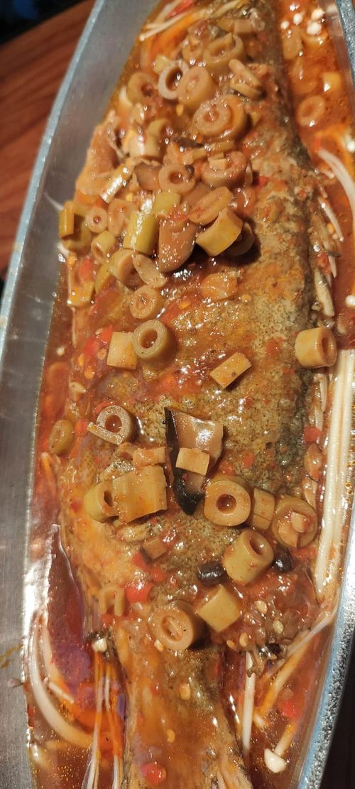 Pairing stinky fish with Huangshan scenery