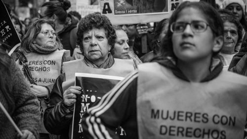 El trabajo de cuidado no pago lidera la economía bonaerense
