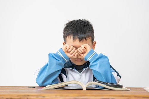 小学生健康用眼概念照片下载