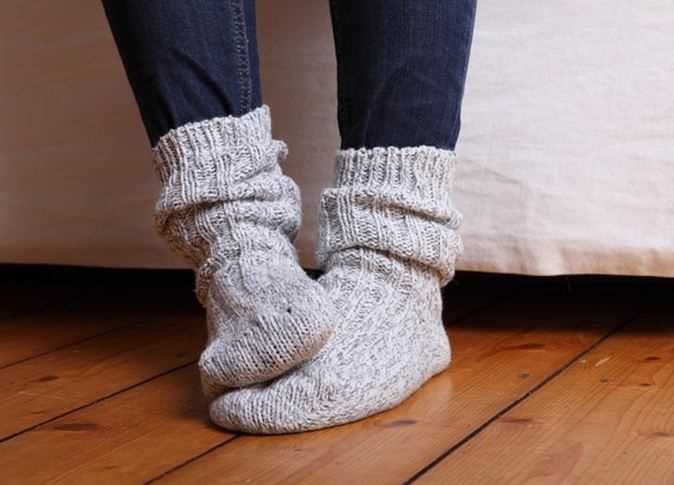 פרשנות לראות גרביים בחלום עבור אישה רווקה