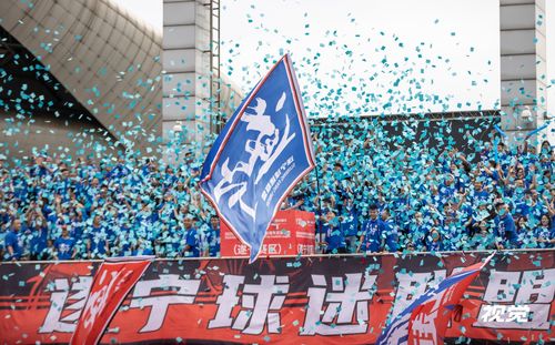 10月2日，遂宁球迷热情高涨，为球队助威。（C视觉签约摄影师 刘昌松 摄 ）