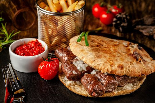 Ćevapi u lepinji