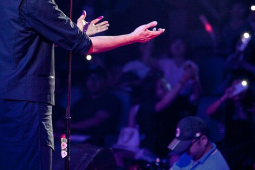 旅行团乐队南宁演唱会