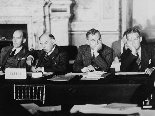 KingParisPeace1946.jpg