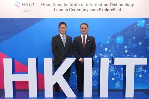 Industry partners witness the significant milestone for HKIIT. (From right) HKIIT Principal Dr John HUI and Lenovo PCCW Solutions Limited (LPS) Deputy CEO Dr Ted SUEN