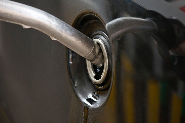 En el interior la nafta premium puede superar los 62 pesos.
AFP PHOTO