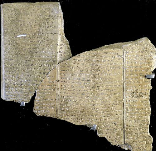 P1180250_Louvre_Langue_ougaritique_Tablette_poeme_mythologique_AO16641_et_16642_rwk.jpg