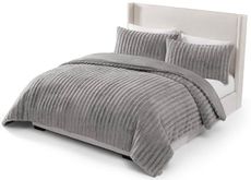 UGG King Comforter Set with 2 Pillow Shams Plush Faux Fur Bedding Soft Warm Down Alternative Comforter Washable Hypoallergenic Fluffy Blanket Set for Bedroom, California/King Size, Grey (Kenzie)