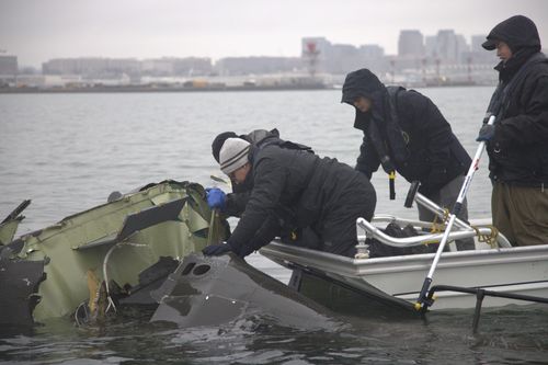 ntsb recovery of crash related items on the potomac river 2 february 2025 2