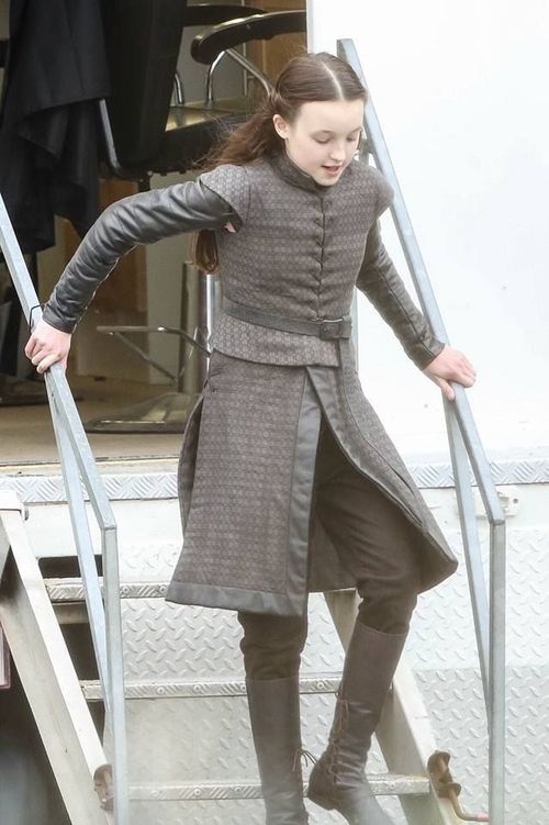 Bella Ramsey as Lady Lyanna Mormont currently filming GoT season 7. Sansa Stark Ramsay Bolton, Lady Mormont Game Of Thrones, Melanie Liburd Game Of Thrones, Lady Lyanna Mormont, Bella Ramsey Paparazzi, Lady Mormont, Bella Ramsey Memes, Game Of Thrones Westeros, Lyanna Mormont