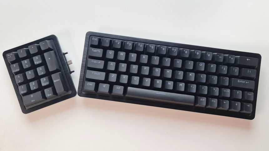 Mountain Everest 60 review - the full keyboard and its optional numpad accessory without RGB lighting