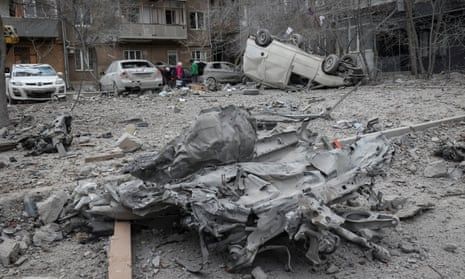 Russian Strikes Kill 30 in Eastern Ukraine as Winter Attacks Intensify