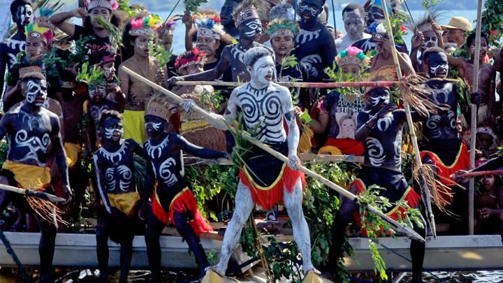 Menikmati Kesenian Khas Papua di Festival Danau Sentani
