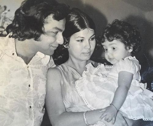 Lorraine Bright with her family Pooja Bhatt, Mahesh Bhatt, Birthday Wish, Ex Wives, Lorraine, Celebrities Female, Birthday Wishes, My Pictures, Couple Photos
