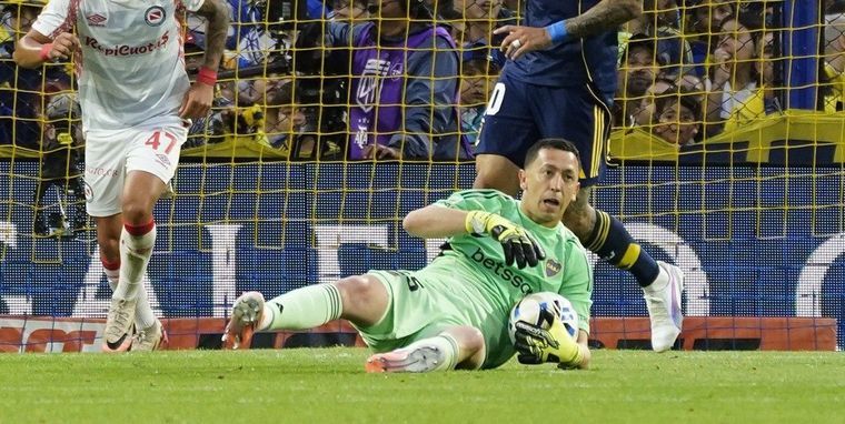 Marchesin tapando un remate