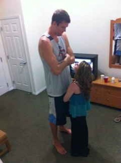 Drawing Meme, Tall Boyfriend Short Girlfriend, Smartphone Features, Draw The Squad, Funny Poses, Silly Images, Poses References, Imagenes De Risa, Character Poses